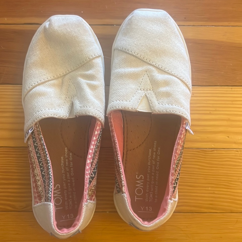 Cute Tan Tom’s